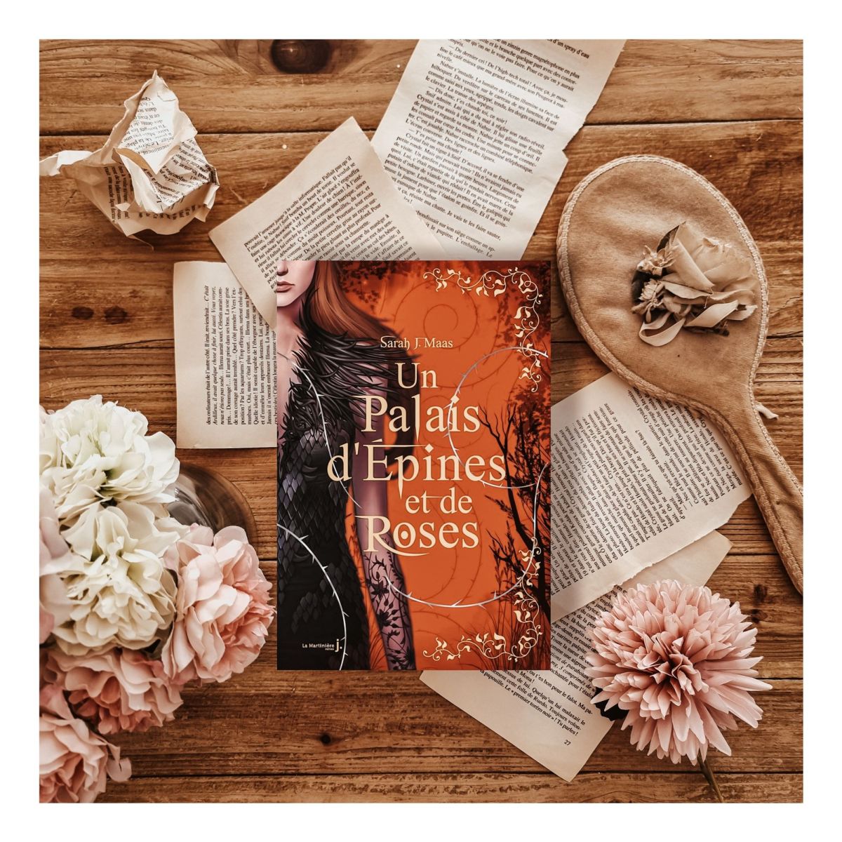 Acotar, T1 : Un palais d’épines et de roses – Sarah J. Maas – Black Books